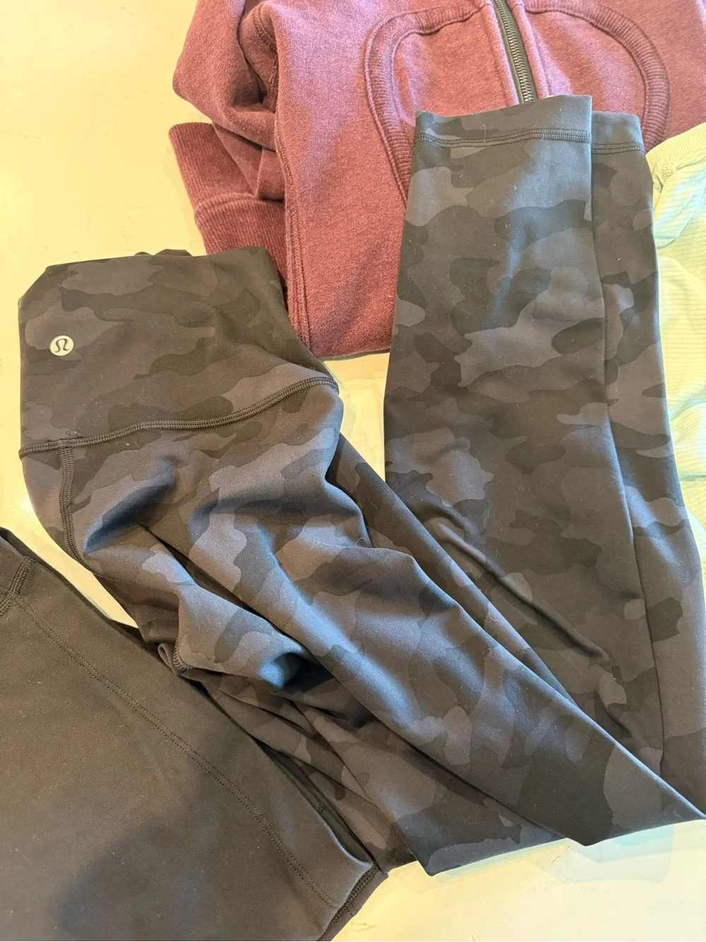 Lululemon 5 Piece Bundle Pants Scuba Jacket Swiftly Long Sleeve Size 4 6 8 - Picture 3 of 12